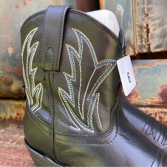 Women’s Short Cowboy Boots Black Leather Boots NWOB Size 6 Soto Janis - Picture 4 of 15